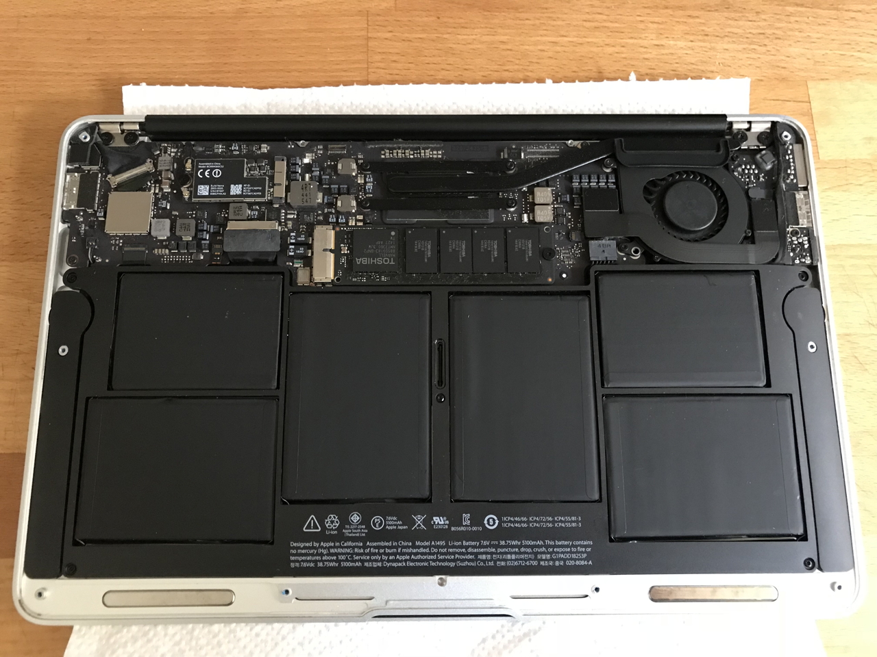 MacBook Air 11 Zoll (201015) Akku tauschen